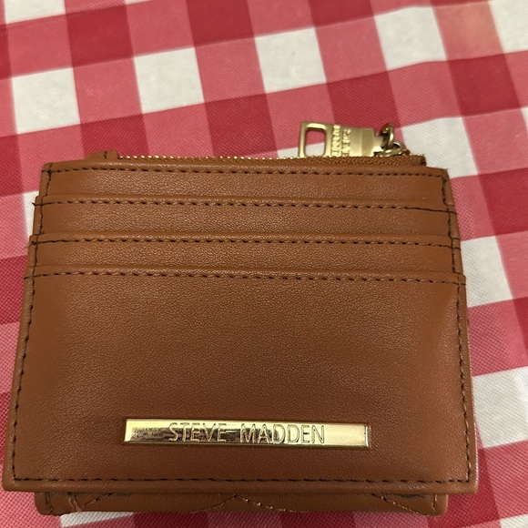 Like New- Steve Madden small Wallet - Picture 2 of 4